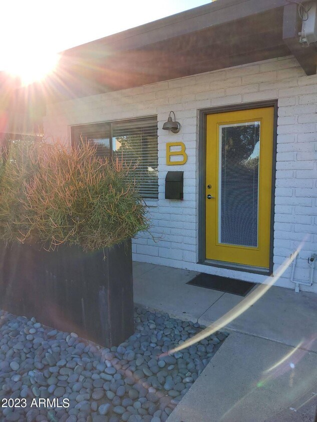 Primary Photo - 3907 E Earll Dr