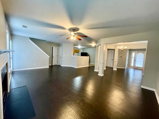 Building Photo - 7192 Laurel Creek Dr