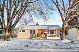 Building Photo - 114 Campion Crescent