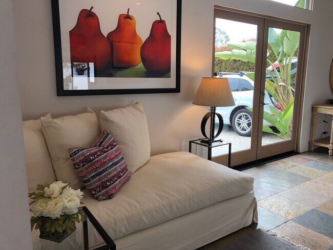 Foto del edificio - Furnished Shoreline Drive Home on the Mesa!