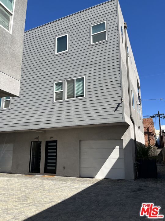 Foto del edificio - 644 N Manhattan Pl