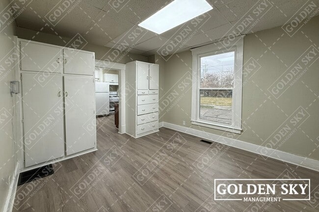 Building Photo - 1224 E Main St