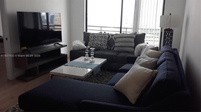 Foto del edificio - 3300 NE 191st St