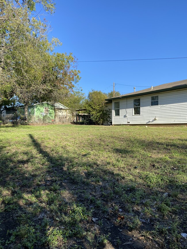 Building Photo - 309 N 5th St