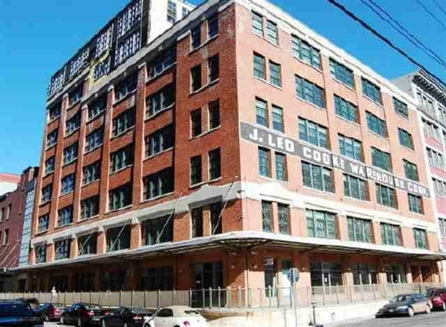 Building Photo - 140 Bay St