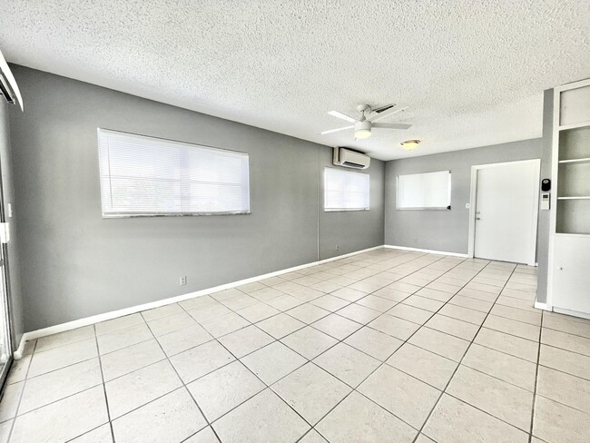 Building Photo - 1021 Crystal Lake Dr