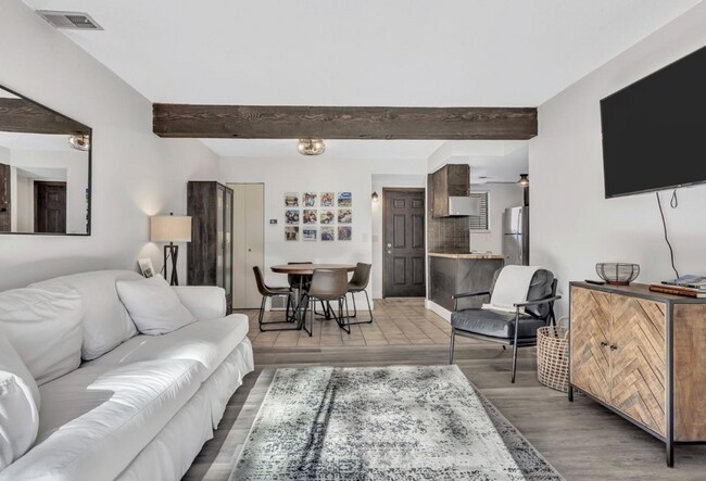 Foto del edificio - 1901 Clear Creek Dr