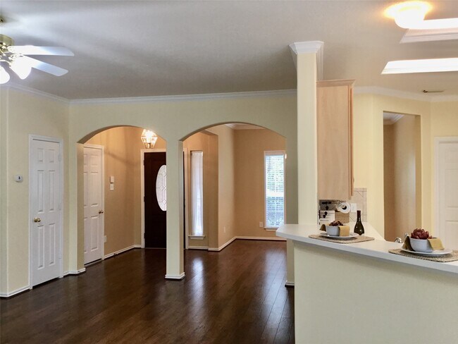 Building Photo - 114 N Queenscliff Cir