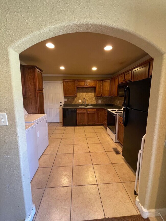 Foto del edificio - 2 bedroom House near Downtown BA