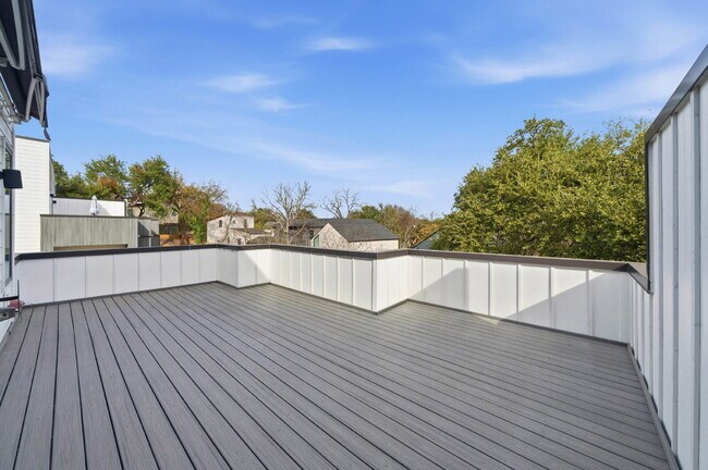 Building Photo - Spacious 3-Bed, 3-Bath Condo with Scenic Views in Vibrant Austin!