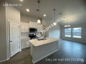 Building Photo - 408 Haven St
