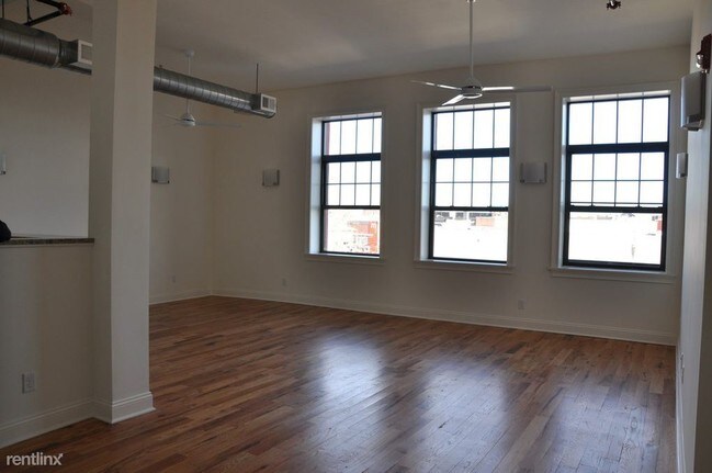 Foto del edificio - Studio, 1 bath  - 124 Adams St