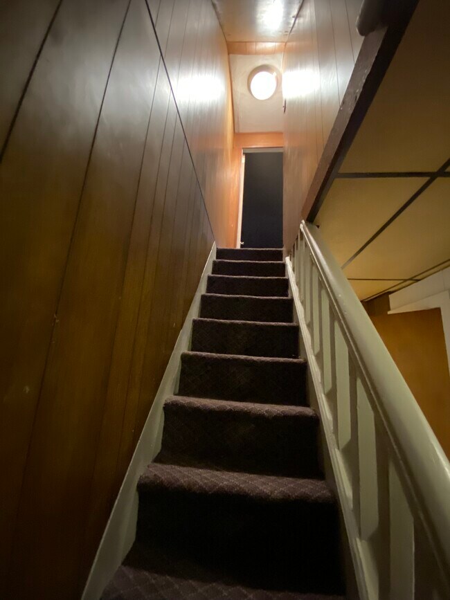 314 1/2 Lowell St, Vandergrift, PA 15690 House Rental in Vandergrift