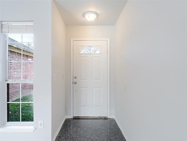 Building Photo - 2802 W Sunset Dr