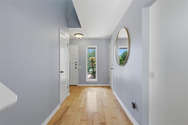 Foto del edificio - 6616 Mesa Hollow Dr