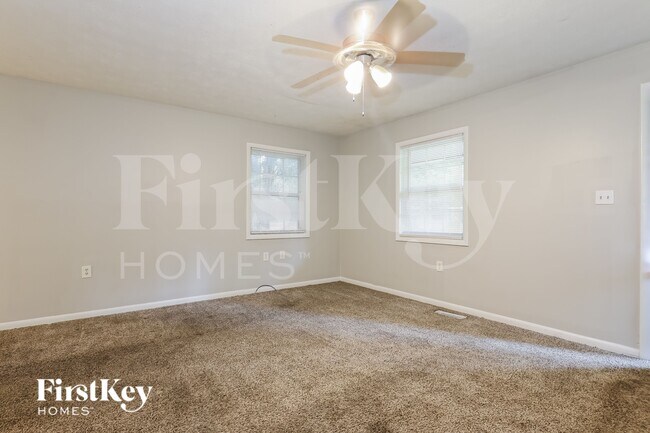 Building Photo - 252 N Lake Dr