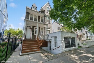 Building Photo - 2144 W Montrose Ave