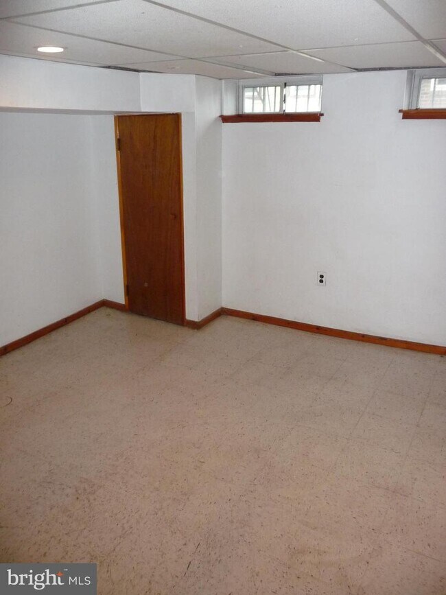 Foto del edificio - 520 N Douglas St