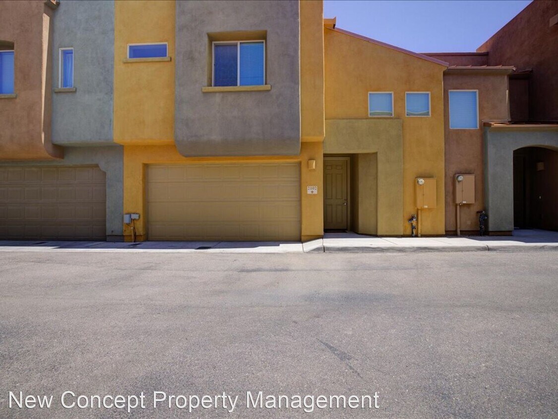 Primary Photo - 3 br, 2.5 bath House - 3830 E 3rd Street U...