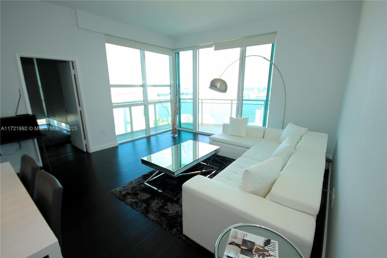 Foto principal - 950 Brickell Bay Dr