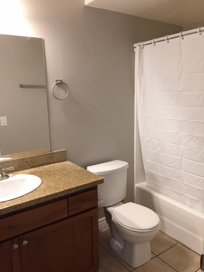 Building Photo - 8735 Variel Ave