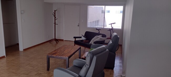 Foto del edificio - 528 N Jackson St