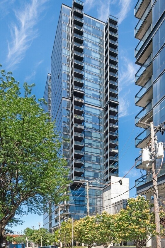 Foto principal - 860 W Blackhawk St