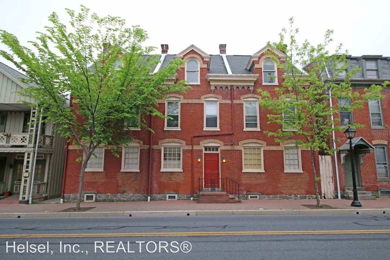 Primary Photo - 33 W Middle St