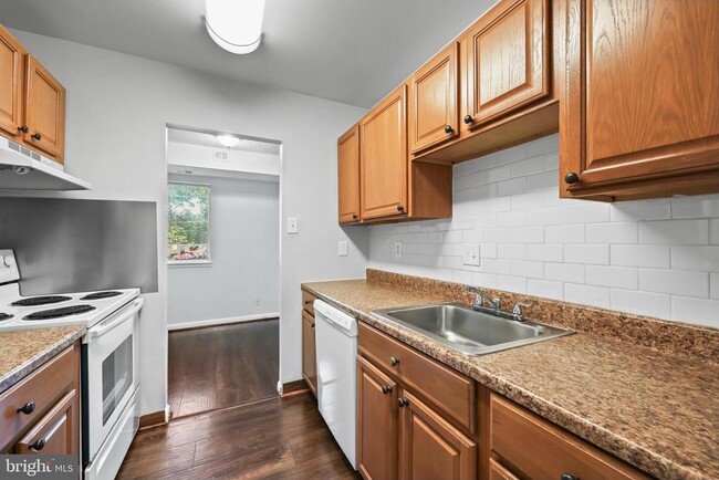 Foto del edificio - 7583 Margate Ct