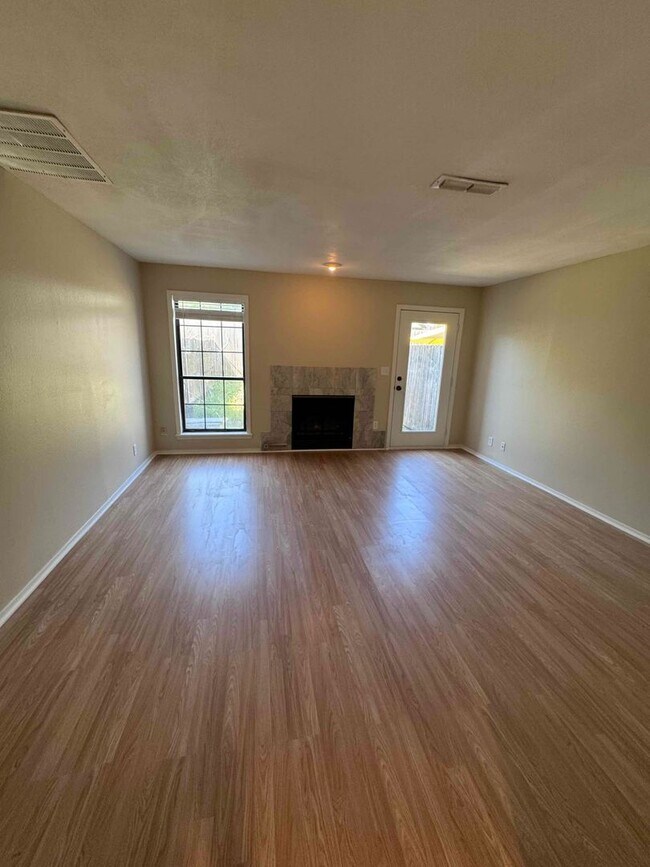 Foto del edificio - Darling 1 Bed, 1.5 Bath Townhouse with sma...