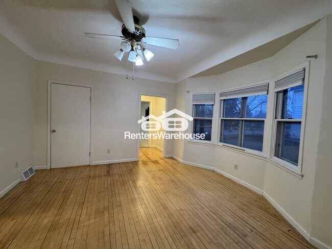 Foto del edificio - 613 Bay St