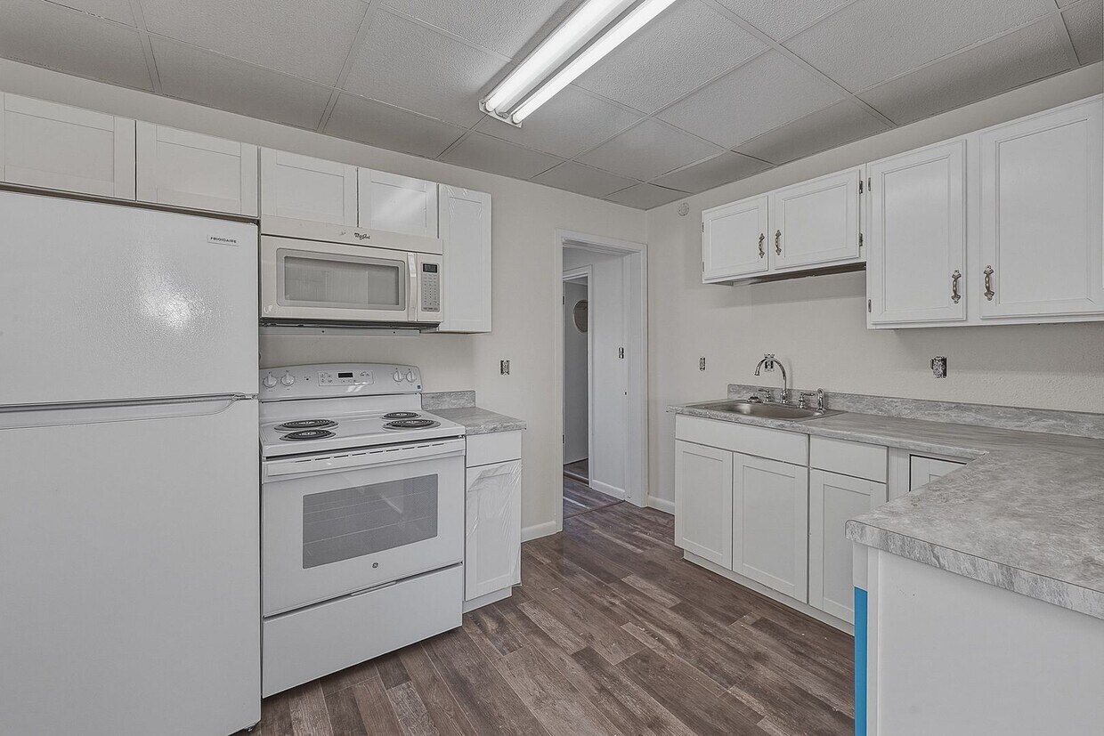 Building Photo - 817-819 Robinson Ave