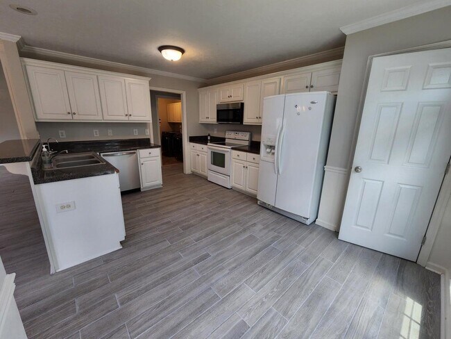 Foto del edificio - 572 Lory Ln