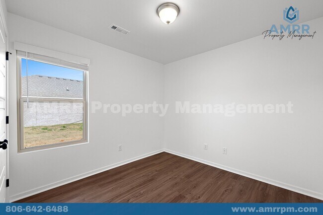 Building Photo - New Beginnings Start At AMRR: 4 bedroom in Apple Crossing!