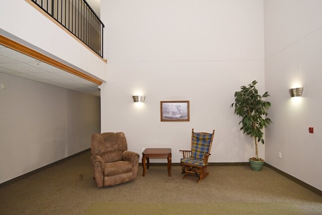 Building Photo - Pinewood Estates