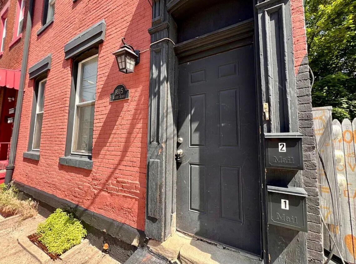 Photo - 1815 Locust Street (Full Service)