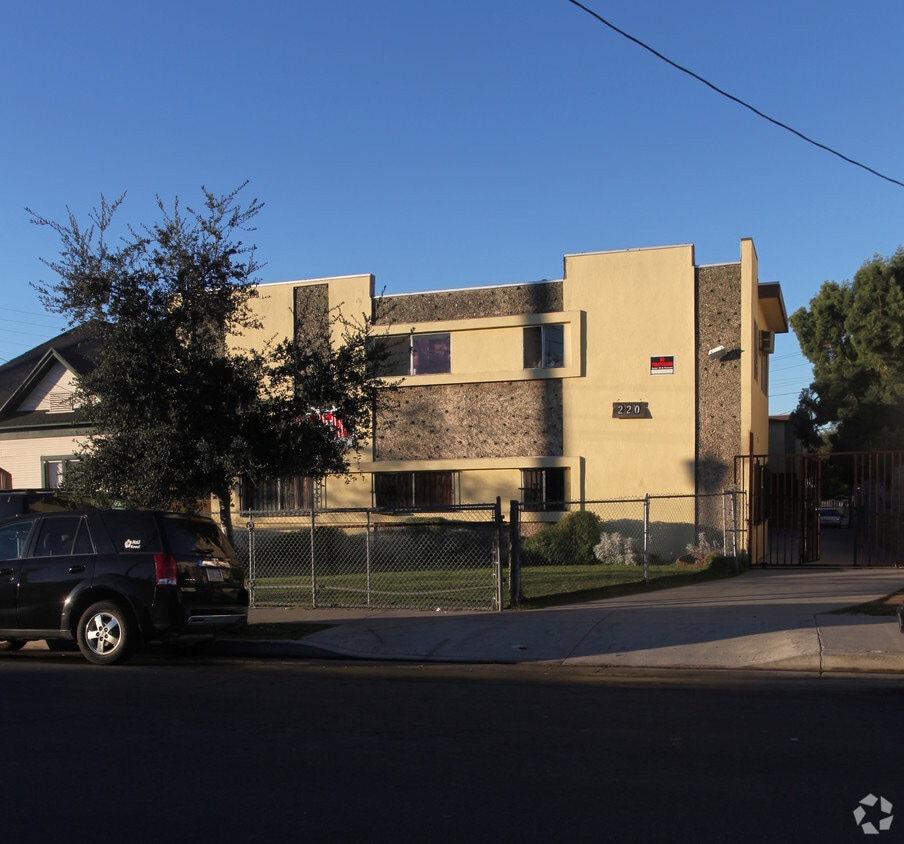 Building Photo - 220 N Avenue 57