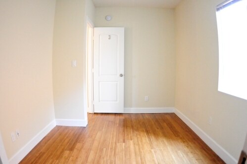 Foto del edificio - 3554 - 3556 S. Budlong Ave