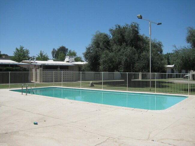 Foto del edificio - 5403 W Glenrosa Ave