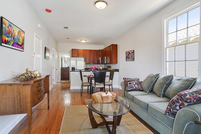 Building Photo - 3321 Leonidas St
