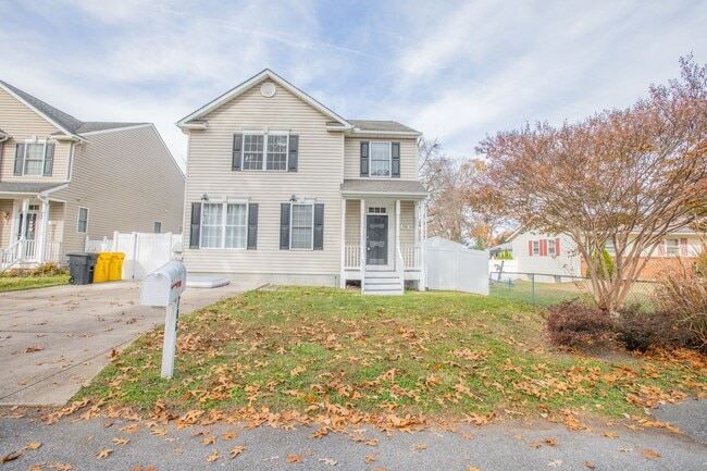 Building Photo - Lovely 4 BR/3 BA Single-Family Home in Pas...