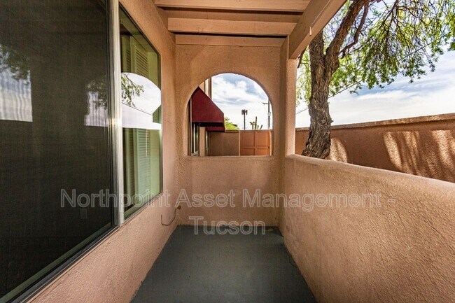 Building Photo - 3993 N Campbell Ave