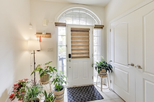 Photo du bâtiment - 1161 Carnegie Dr