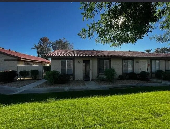 Foto del edificio - 82075 Country Club Dr