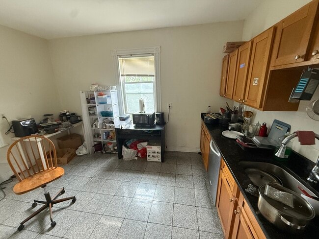 Building Photo - 190 Highland St