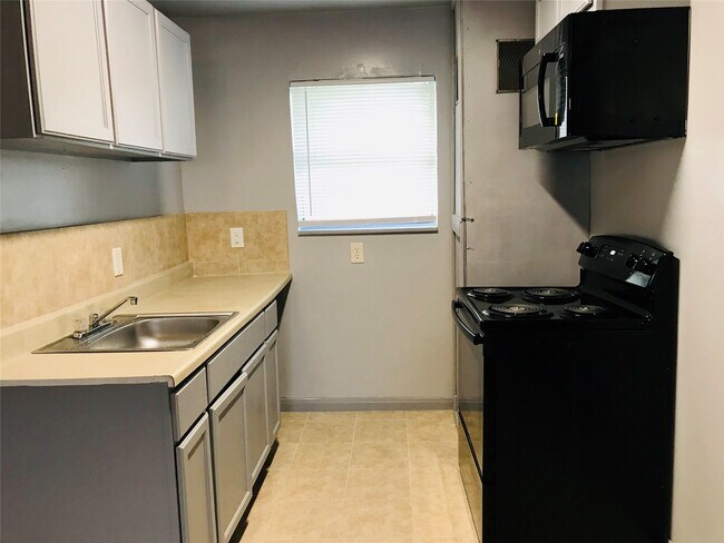 Foto del edificio - 8717 Spaulding St