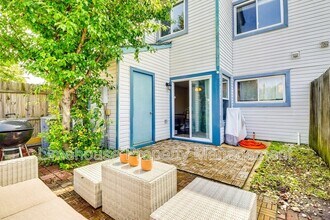 Building Photo - 749 Quesnel Dr