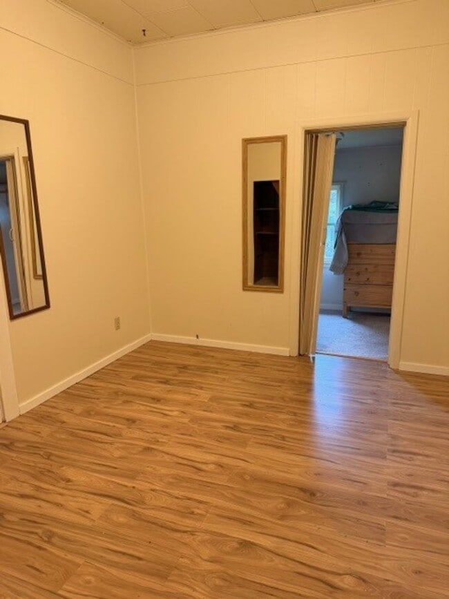 Building Photo - COZY 1 BED 1 BATH HOUSE