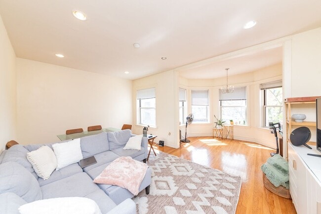 Foto del edificio - 3415 N Elaine Pl