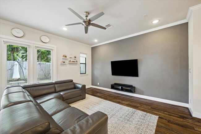 Building Photo - 4205 Koehler St